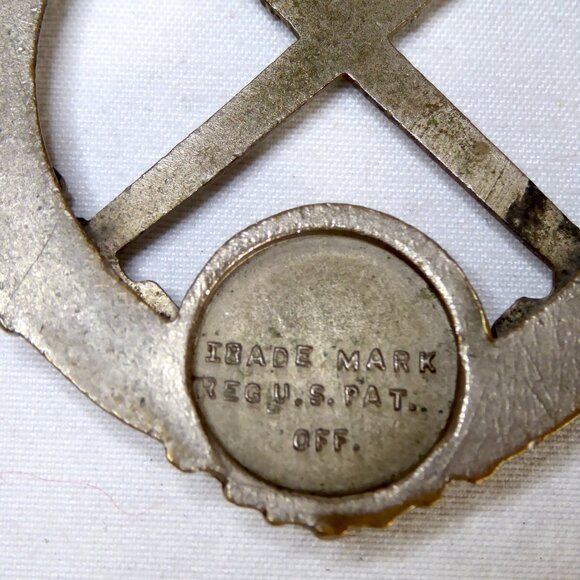 VINTAGE IOOF ODD FELLOWS MASONIC DOUBLE GAVEL PENDANT MEDAL - Picture 5 of 8